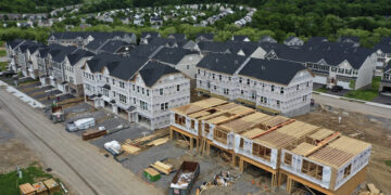 Los constructores de viviendas empujan una nueva frontera para Fannie y Freddie: préstamos para construcción