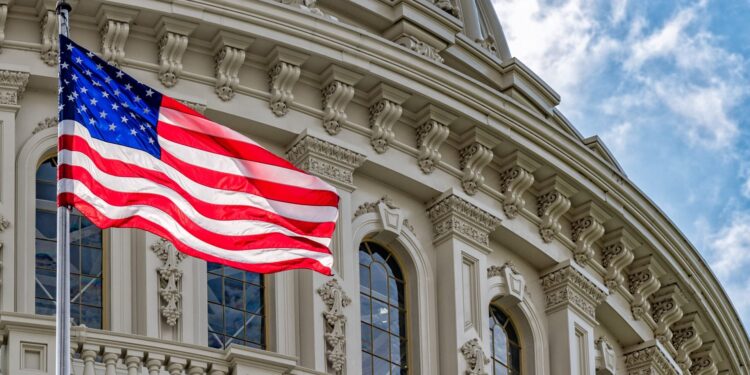 Las agencias internacionales vuelven a rebajar la calificación de Estados Unidos, citando un “debilitamiento de la gobernanza” y un “deterioro fiscal”. ¿Podría perjudicarle la nueva calificación crediticia de Estados Unidos?