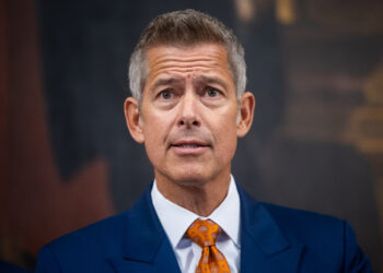 Se suspenden vuelos al Aeropuerto Internacional de Los Ángeles por escasez de controladores aéreos