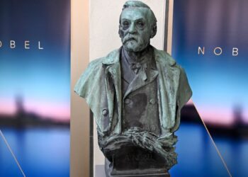 Tres comparten el Premio Nobel de Economía por su trabajo sobre tecnología, crecimiento y destrucción creativa: NPR