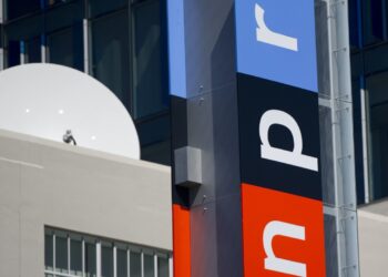 Mientras NPR lleva a CPB a los tribunales, las luchas internas en los medios públicos salen a la luz: NPR