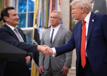 AstraZeneca llega a un acuerdo sobre precios de medicamentos con el presidente Trump: vacunas