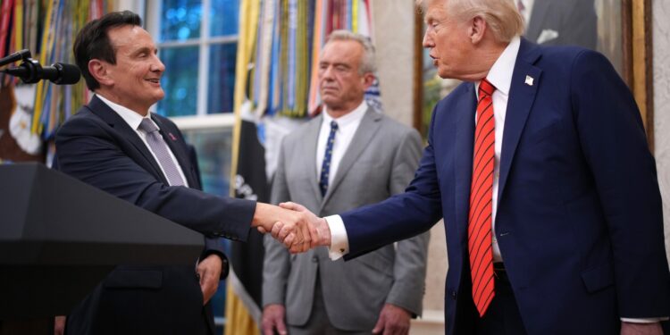 AstraZeneca llega a un acuerdo sobre precios de medicamentos con el presidente Trump: vacunas