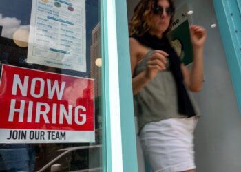 El cierre del gobierno podría retrasar informes económicos clave: NPR