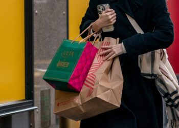 Cuéntele a NPR sus planes de compras navideñas: NPR