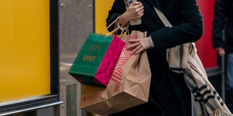 Cuéntele a NPR sus planes de compras navideñas: NPR
