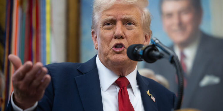 Trump retrasando las tarifas farmacéuticas de triple dígito para negociar acuerdos de precios de drogas