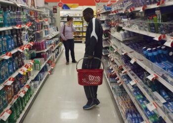 La deuda de los consumidores aumenta en medio del empeoramiento de la división económica en forma de K