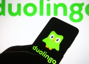 Acciones que realizan los mayores movimientos al mediodía: BHF, DUOL, DDOG, SNAP