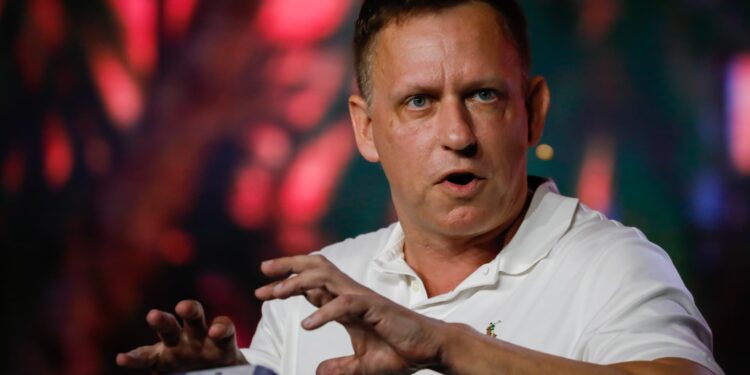 El fondo de cobertura de Peter Thiel se deshace de su participación en Nvidia y recorta su posición en Tesla