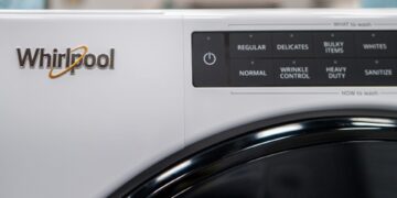 Acciones que realizan los mayores movimientos al mediodía: WHR, MODG, NVDA, STUB