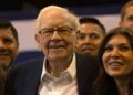 Berkshire, la fortaleza de efectivo de Warren Buffett, cierra la brecha con el S&P 500 mientras las preocupaciones sobre la inteligencia artificial deprimen a Wall Street