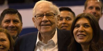 Berkshire, la fortaleza de efectivo de Warren Buffett, cierra la brecha con el S&P 500 mientras las preocupaciones sobre la inteligencia artificial deprimen a Wall Street