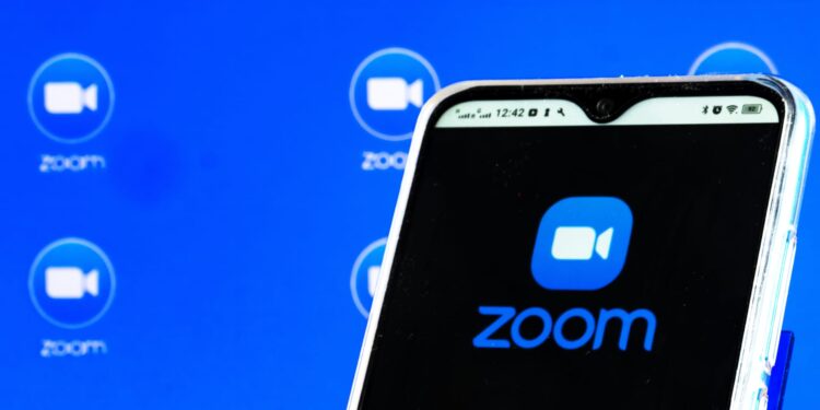 Acciones que realizan los mayores movimientos fuera de horario: ZM, SMTC, A, SNDK