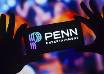 Acciones que realizan los mayores movimientos al mediodía: PENN, MTSR, FUN