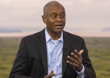 El presidente de la Fed de Atlanta, Bostic, dice que dejará el cargo cuando expire su mandato en febrero