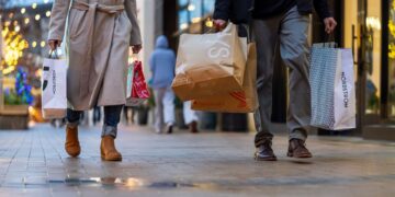 Se espera que los aranceles comiencen a reflejarse más en los precios al consumidor a medida que comience la temporada de compras navideñas.