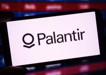 Compre la debilidad de acciones como Tesla y Palantir ya que el mercado alcista tiene más espacio para funcionar, dice un inversor