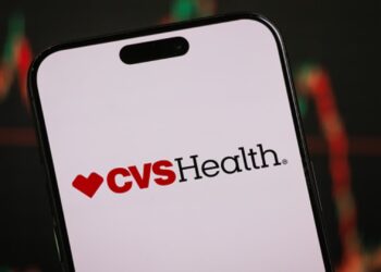 Estas acciones tienen un rendimiento superior este año y son baratas de cara a 2026