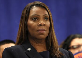 Los estados demandan a Trump por la nueva regla del PSLF