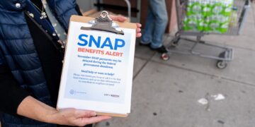 Dónde se encuentran los beneficios de SNAP en medio de las negociaciones sobre el cierre del gobierno