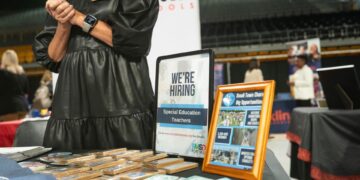 Las publicaciones de “trabajos fantasma” añaden otra capa de incertidumbre al panorama de empleos estancados