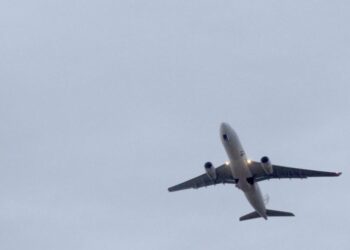 Los vuelos de vacaciones enfrentan interrupciones mientras Airbus publica una actualización urgente para miles de aviones