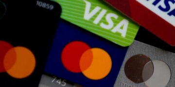 Así es como podría afectarle el acuerdo de tarifa por uso de Visa y Mastercard