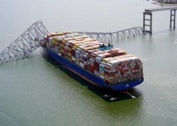 NTSB descubre que dos apagones afectaron a un enorme buque de carga antes de que se estrellara contra el puente de Baltimore