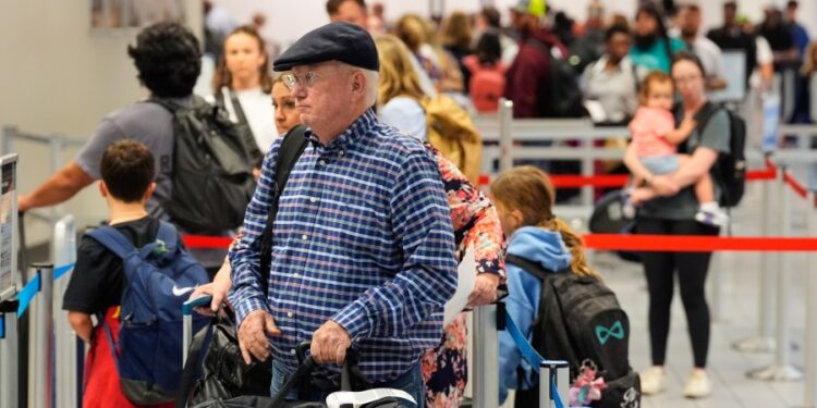 Una guía para viajar en Acción de Gracias después del cierre del gobierno