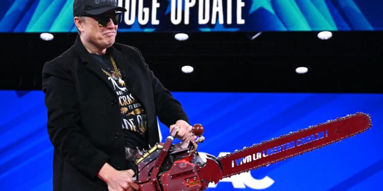 La oficina DOGE de Trump cierra, pero los trabajadores federales no están exentos de más recortes: esto es lo que sigue