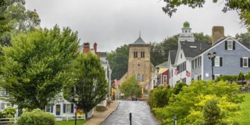En el lugar de nacimiento del Día de Acción de Gracias, estalla una batalla moderna por la vivienda asequible