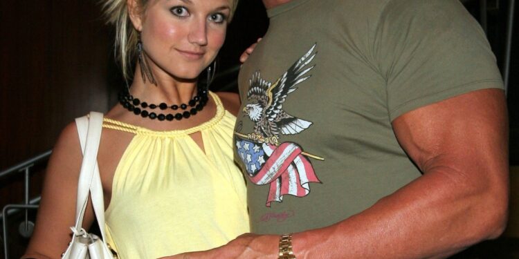 Brooke, la hija de Hulk Hogan, revela cómo su nuevo papel en HGTV la ayudó a sanar después de la muerte de la leyenda de la WWE