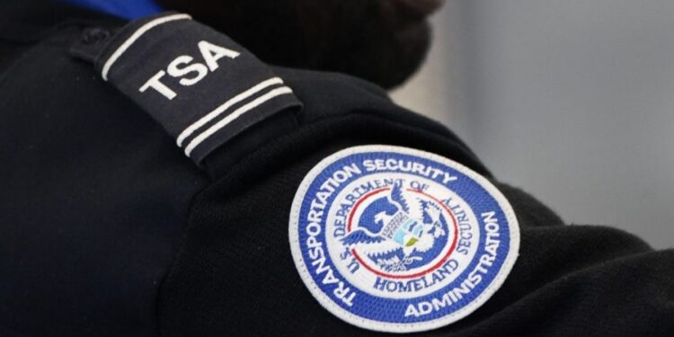 La TSA realiza una revisión después de que un pasajero pasara por seguridad un cuchillo de carnicero