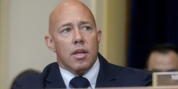 Mast está bajo presión para aprobar la directiva de Trump para levantar las sanciones a Siria