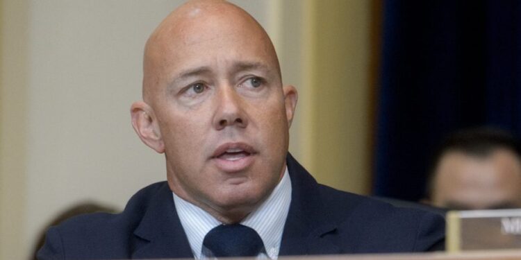 Mast está bajo presión para aprobar la directiva de Trump para levantar las sanciones a Siria