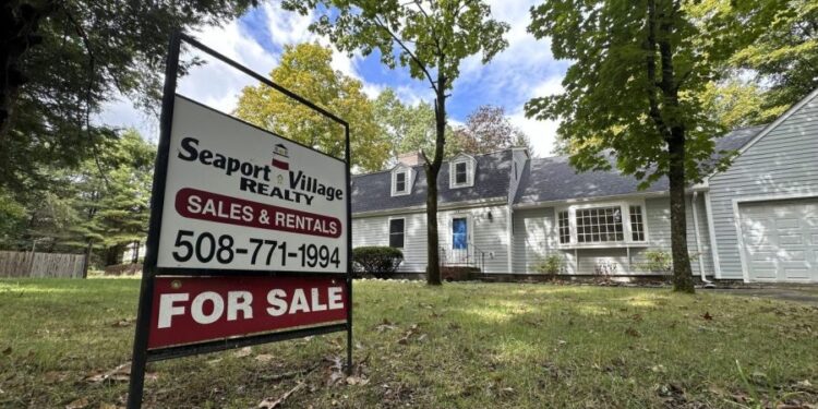 Los vendedores sacan casas del mercado al ritmo más rápido en casi una década