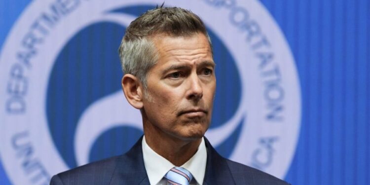 Sean Duffy dice que los retrasos y cancelaciones de vuelos continuarán en medio del cierre del gobierno