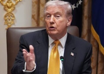 Trump dice que los estadounidenses recibirán 2.000 dólares cada uno gracias a la iniciativa arancelaria