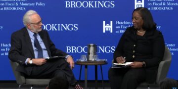 La asediada gobernadora de la Fed, Lisa Cook, dice que los aranceles alimentan la inflación