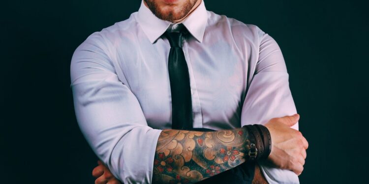 ¿Los agentes inmobiliarios deberían tener tatuajes? Los profesionales opinan