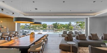 La ‘fortaleza’ de tres pisos de Fort Lauderdale diseñada para resistir huracanes y rezumar lujo llega al mercado por $ 15 millones