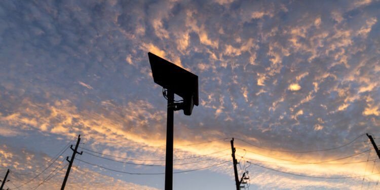 Los rastreadores de matrículas prometen erradicar la delincuencia local. En medio de las medidas enérgicas de ICE, los gobiernos locales dicen que no se puede confiar en ellos.