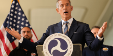 Duffy advierte sobre “muchas más interrupciones” en los viajes aéreos si el cierre se extiende hasta el fin de semana