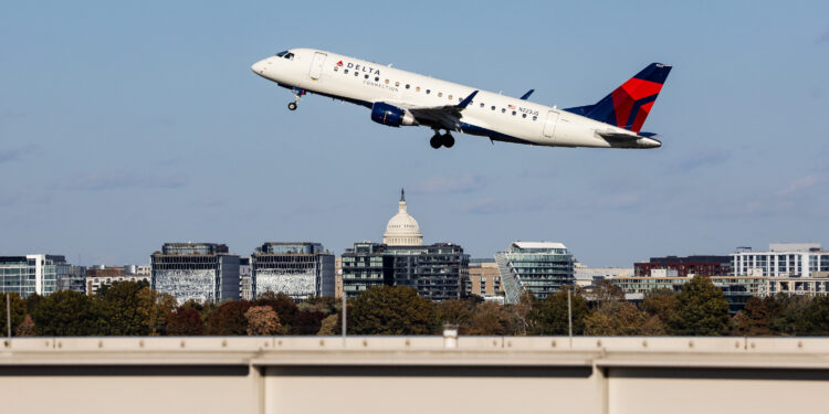 No se declara fin a los recortes de vuelos de la FAA a pesar del acuerdo de cierre