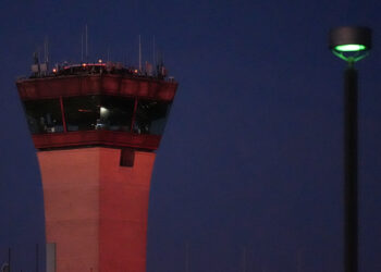 Los recortes de vuelos se mantendrán en los niveles actuales cuando finalice el cierre, dice el DOT