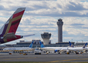 Aerolíneas desesperadas suplican al Congreso que ponga fin al cierre