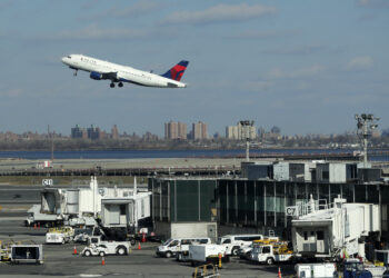 La FAA advierte sobre un “aumento” de controladores de tráfico aéreo que se quedan sin trabajo