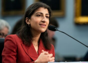 Zohran Mamdani elige a Lina Khan para copresidir el equipo de transición después de ganar la carrera por la alcaldía de Nueva York