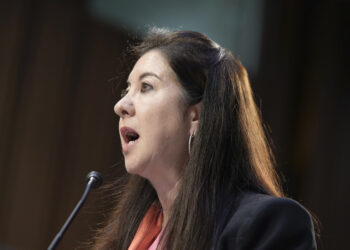 Exfuncionario de la Reserva Federal renunció tras una investigación ética, según muestra un documento